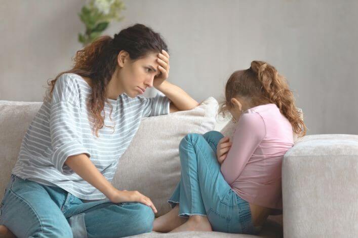 Mutter ärgert sich über Tochter