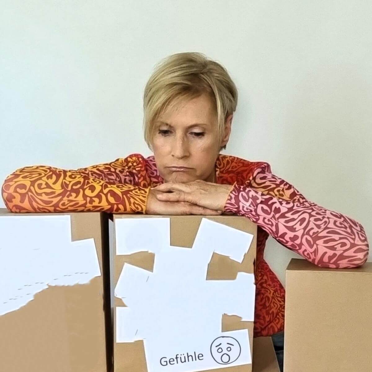 Frau ist niedergeschlagen und enttäuscht